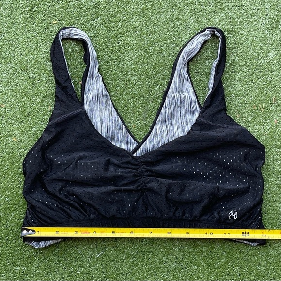 Maaji Twist Impact Reversible Sports Bra Black Gray Large Preowned activewear - Picture 5 of 8